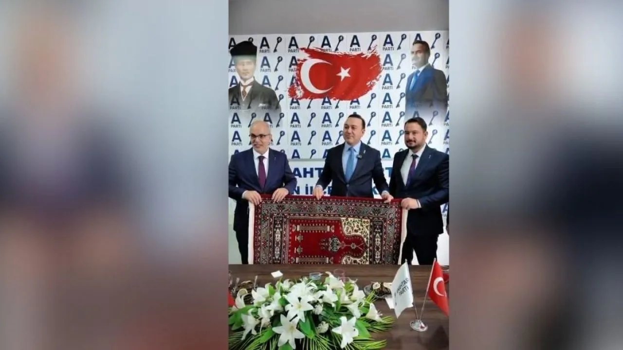 Anahtar Parti İl Başkanı Öztürk'ten Hediye