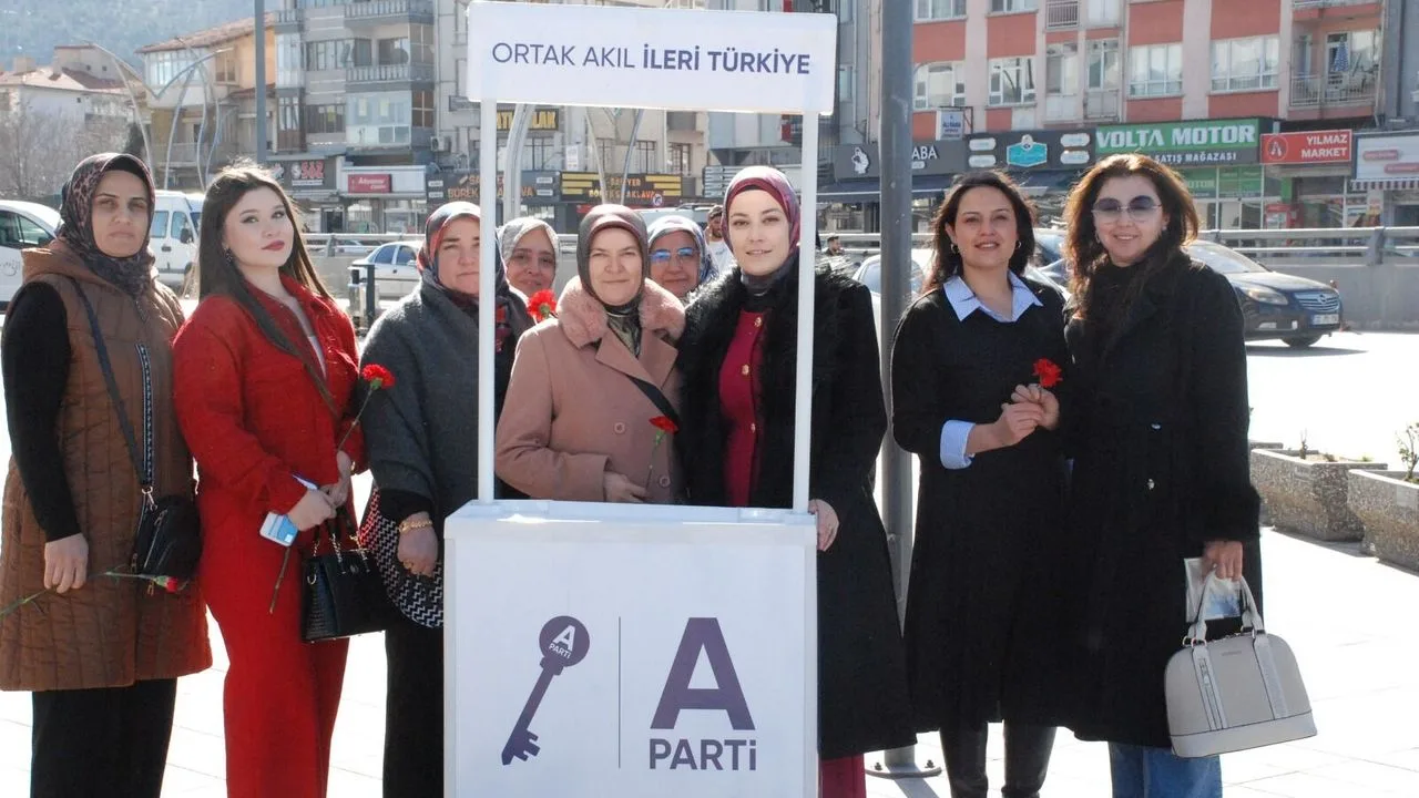 Anahtar Parti Kadınlar Günü'nde Güçlü Kadın Vurgusu Yaptı