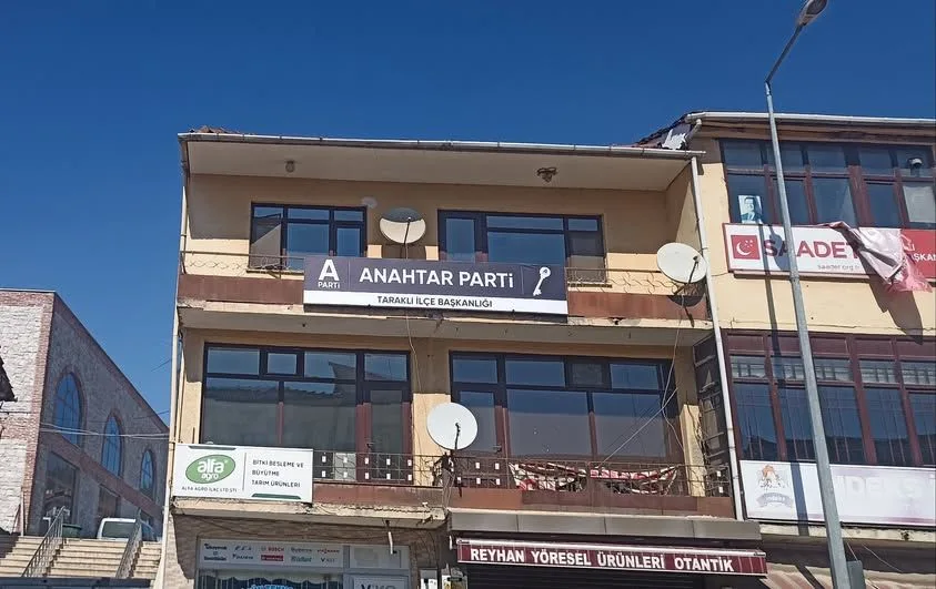 Anahtar Parti, Taraklı’da Yeni İlçe Binasıyla Faaliyetlerine Hazırlanıyor