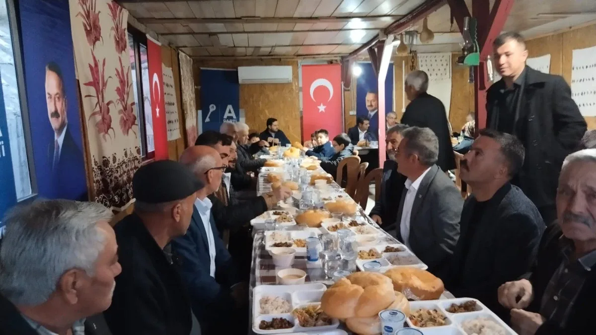 Karaisalı’da Anahtar Parti İftar Programı Düzenledi