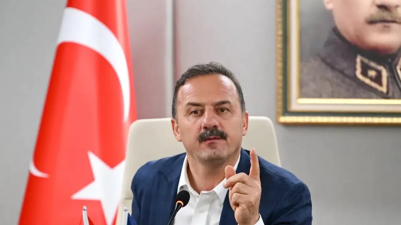 Yavuz Ağıralioğlu: Öğretmenler itibarla görev yapmalı